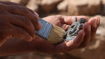 Perre Antik Kentinde 1800 yıllık bronz madalya bulundu