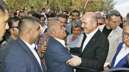 Bakan Soylu Diyarbakırda Kuran kursu açılışı ve hafızlık icazet programına katıldı