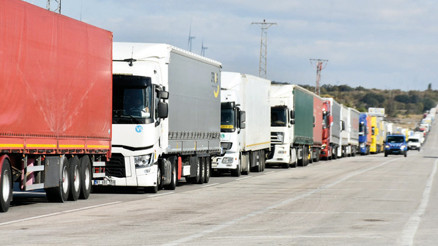Hamzabeyli’de 38 kilometrelik TIR kuyruğu