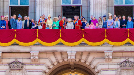 İngiliz kraliyet ailesinden bir TV yıldızı çıkıyor: Eski oyuncu Meghanı bile listeden sildi