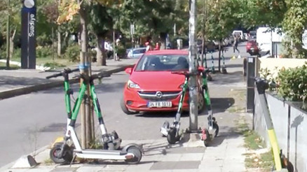 Yaya yolu Scooter dolu