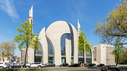 Köln’de hoparlörden ilk ezan sevinci