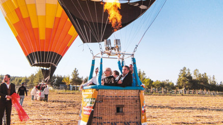 Her köşe başında güzel bir masal saklıyor Her köşe başında güzel bir masal saklıyor