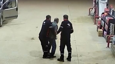 Benzinlik çalışanları Heimlich manevrasıyla kurtardı