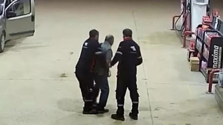 Benzinlik çalışanları Heimlich manevrasıyla kurtardı İşte o anlar...