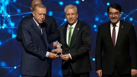 EÜ  “Öğrencilerin Kariyer Gelişimini En Etkin Şekilde Destekleyen Üniversite”  ödülünü alan ilk ve tek üniversite oldu