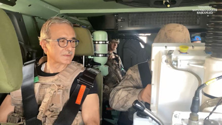 İsmail Demir, üs bölgelerinde jandarmanın kullandığı savunma sistemlerini inceledi