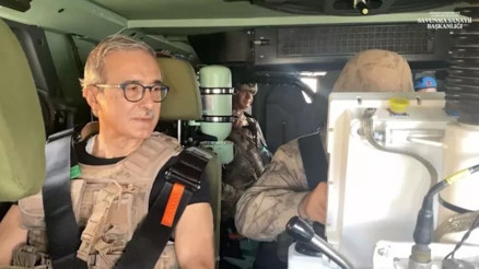 İsmail Demir, üs bölgelerinde jandarmanın kullandığı savunma sistemlerini inceledi