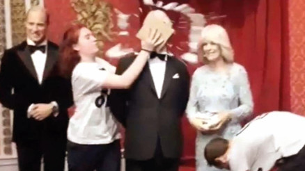 Charlesa pasta attılar