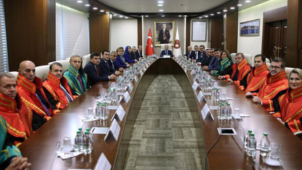 Yargıtaya seçilen 10 üye mazbatasını aldı