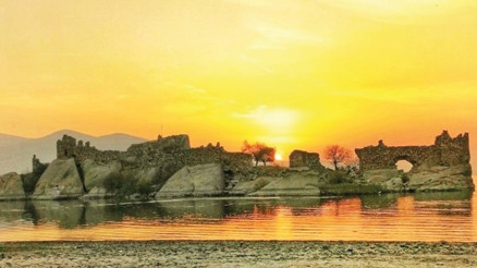 Bafa Gölü’nden gizli hazineler dağı Latmos’a doğru...