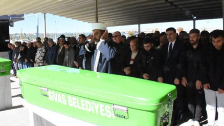 Sivasta, trafodaki patlamada ölen işçi toprağa verildi