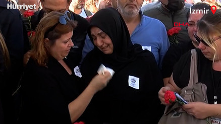 İzmirde depremin 2nci yıl dönümünde, hayatını kaybedenler anıldı