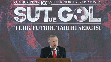 Türk futbol tarihi sergisi... Cumhurbaşkanı Erdoğan: Sergimiz futbol kardeşliktir temasıyla oluşturuldu Türk futbol tarihi sergisi... Cumhurbaşkanı Erdoğan: Sergimiz futbol kardeşliktir temasıyla oluşturuldu