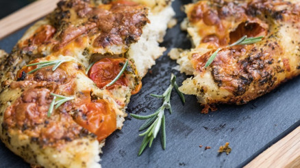 Focaccia (İtalyan ekmeği) nasıl yapılır, malzemeleri neler Evde focaccia tarifi, yapımı ve püf noktaları