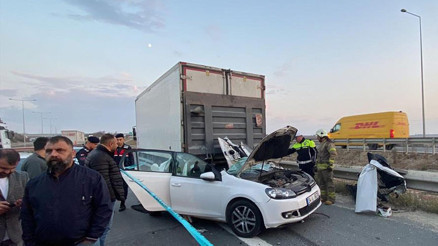 Tekirdağ’da otomobil kamyona çarptı: 2 ölü, 1 yaralı