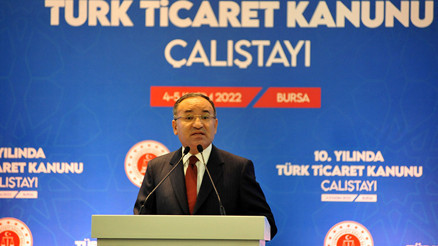 Adalet Bakanı Bozdağ: Bu ülkenin kadınları kıyafetlerine göre ayrımcılığa tabi tutulmasın istiyoruz