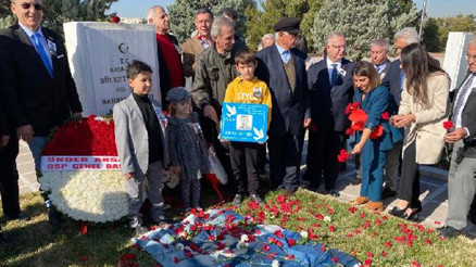 Bülent Ecevit, 16’ncı ölüm yılında mezarı başında anıldı