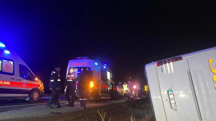 Nevşehir’de Yeniden Refah Partililerin taşındığı otobüs şarampole devrildi; 17 yaralı
