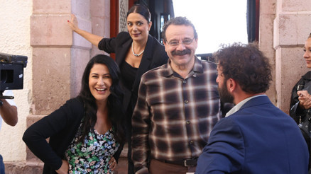 Üç Kız Kardeş setinden renkli kareler paylaşıldı...