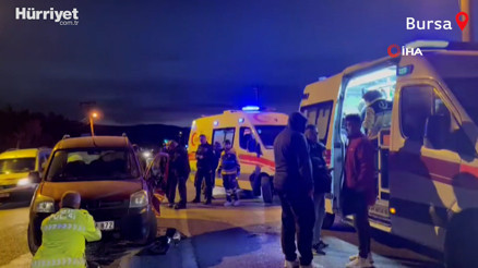 Servis minibüsü ile kamyonetin karıştığı kazada yaralanan 7 kişi hastaneye kaldırıldı
