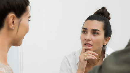 Tuba Büyüküstün figürünü ziyaret etti