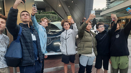 İstanbul’da AVM’de sergilenen TOGGa yoğun ilgi