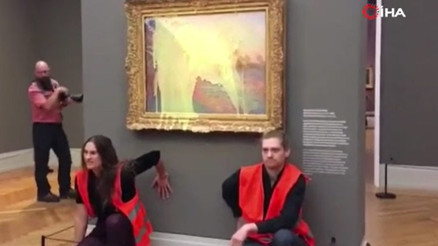 İklim aktivistlerinden 110 milyon dolarlık tabloya patates püreli saldırı