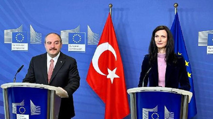 Bakan Varank: Türkiye birlik ve Avrupa için anahtar ülkedir