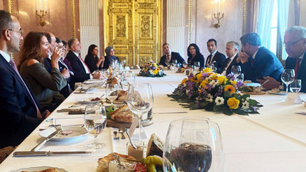 Sarayda kebaplı, künefeli toplantı Sarayda kebaplı, künefeli toplantı