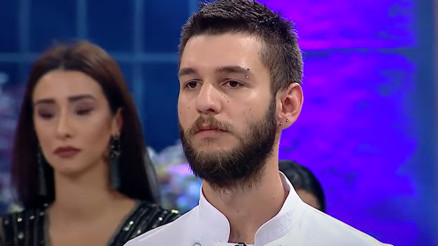 Masterchef Kerem kimdir Kerem Giritlioğlu, yemekleri değerlendirmek için MasterChefte