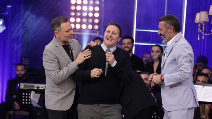 Şarkılar Bizi Söyler’de eğlenceli İlker Ayrık oyunları…