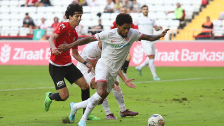 Antalyaspor’da 10 numara giyen bekleneni veremiyor