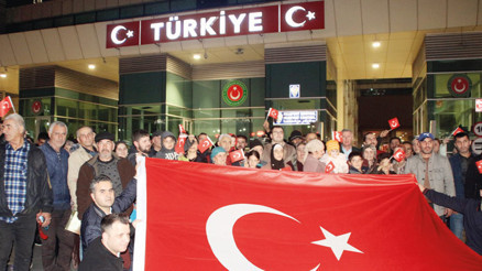 Savaş yorgunu Herson’dan Türkiye’ye tahliye... 88 Ahıska Türkü Artvin’e ulaştı Savaş yorgunu Herson’dan Türkiye’ye tahliye... 88 Ahıska Türkü Artvin’e ulaştı
