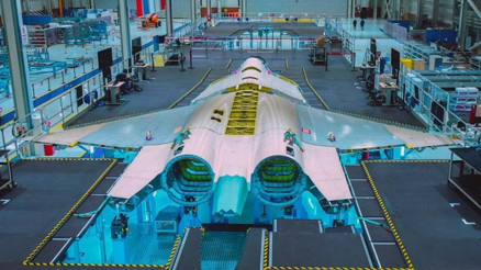 Milli Muharip Uçak montaj hattında