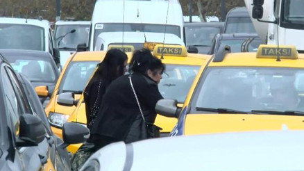 Eminönünde değişim saati bahanesiyle yolcu almadılar Eminönünde değişim saati bahanesiyle yolcu almadılar