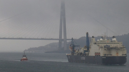 İstanbul Boğazı kapatıldı: Dev gemi geçiyor