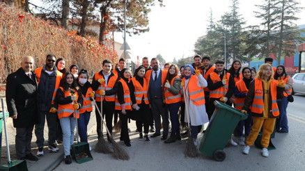 Öğrencilerden örnek temizlik