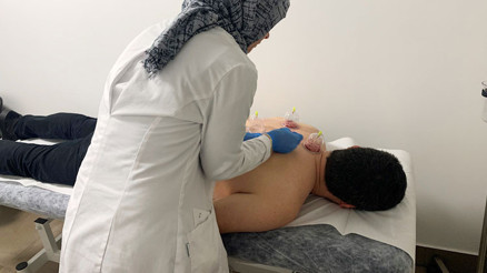 Almanlara ‘hacamat’ yapıyor Almanlara ‘hacamat’ yapıyor