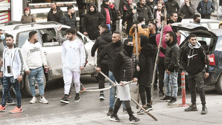 Yunanistan’da Romanlar polis şiddetine isyan etti