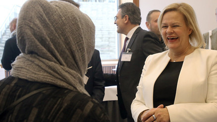 Alman İslam Konferansı’nda yurt dışından gelen imamlar konuşuldu