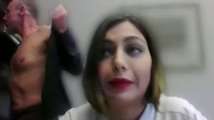 Yunan vekil alay konusu oldu Toplantı sırasında aniden soyunmaya başladı...