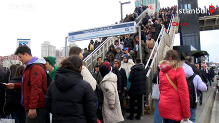 TÜYAP Kitap Fuarı kalabalığı: Sanki bütün İstanbul buraya geliyor gibi TÜYAP Kitap Fuarı kalabalığı: Sanki bütün İstanbul buraya geliyor gibi