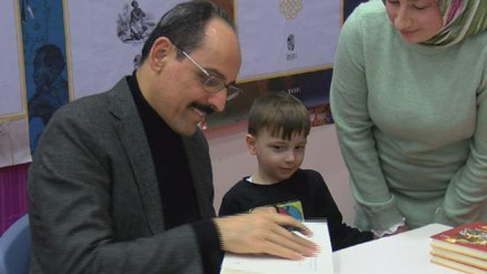 Cumhurbaşkanlığı Sözcüsü İbrahim Kalın TÜYAPta okurlarıyla buluştu Cumhurbaşkanlığı Sözcüsü İbrahim Kalın TÜYAPta okurlarıyla buluştu