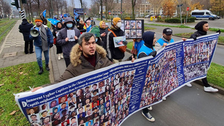 Düsseldorf’ta Çin protestosu