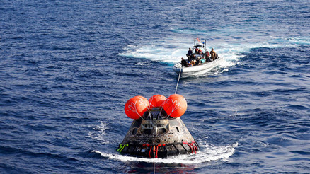 Aya yeniden yolculuk: NASAnın Orion uzay aracı güvenli şekilde Dünyaya döndü Aya yeniden yolculuk: NASAnın Orion uzay aracı güvenli şekilde Dünyaya döndü