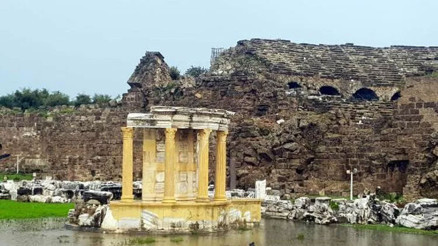 Antalyada şiddetli yağışta Side Antik Kentini su bastı Antalyada şiddetli yağışta Side Antik Kentini su bastı