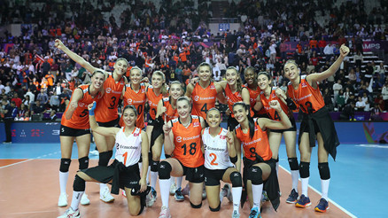 Eczacıbaşı Dynavit ilk maçı 3-0 ile kazandı Eczacıbaşı Dynavit ilk maçı 3-0 ile kazandı