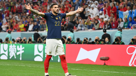 Fransa-Fas maçında tarihe geçen gol vuruşu Bir ilk yaşandı, kardeşi sakatlanınca...