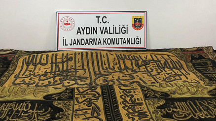 Aydında tarihi eser operasyonu; 18inci yüzyıldan Kabe örtüleri ele geçirildi